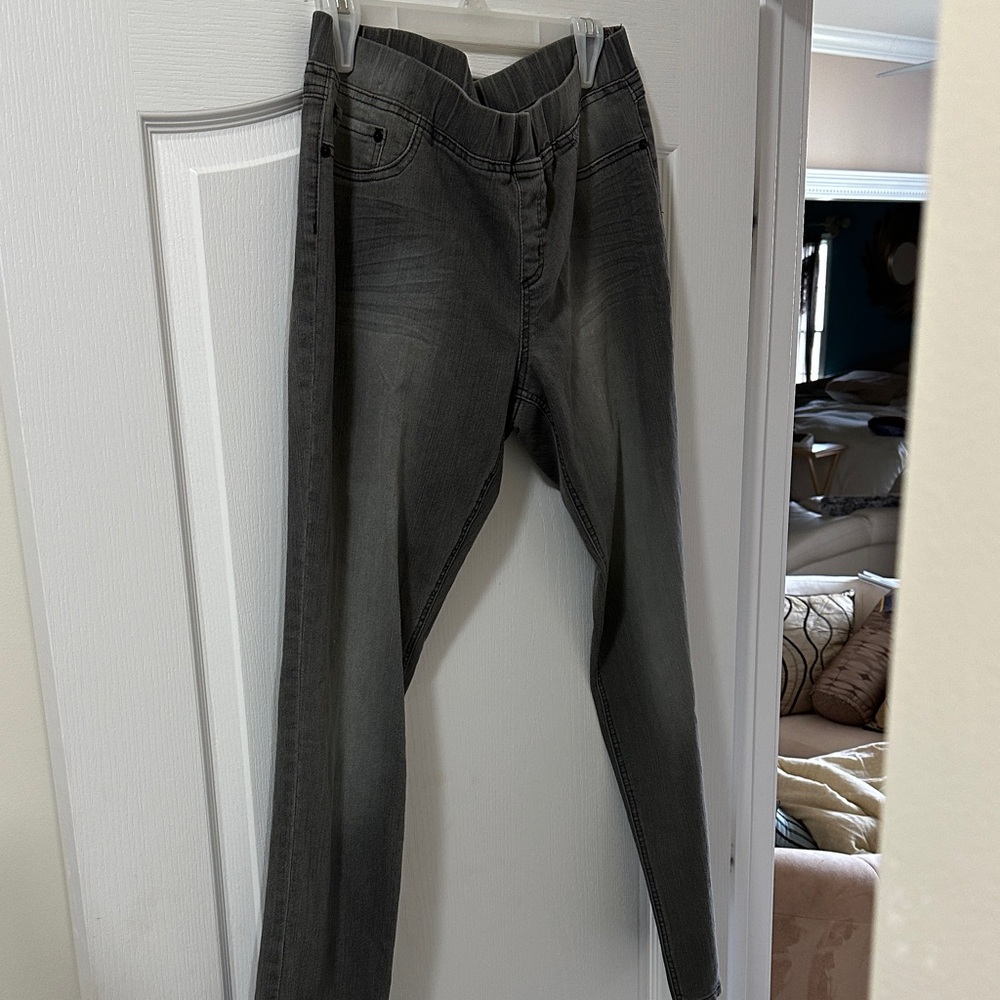 Stylish Charcoal Skinny Jeans for Women